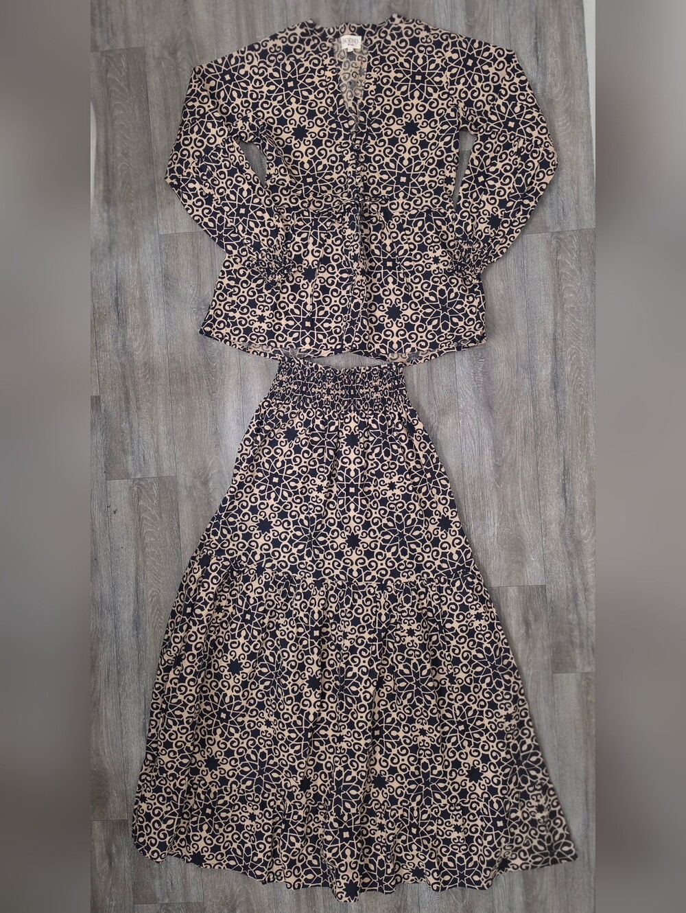 Beyond By Vera 2 Piece Skirt And Top Set-Size Large